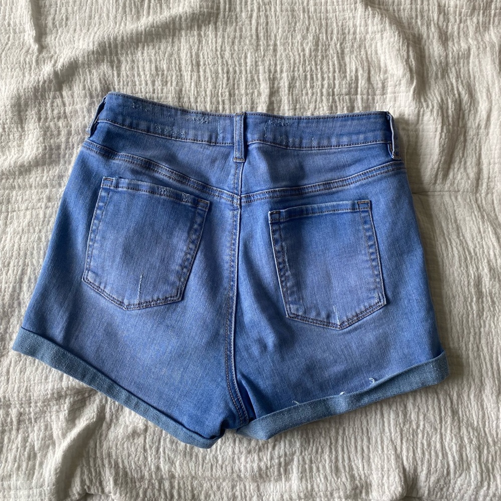 High Waisted Super Stretch Shorts - Picture 5 of 5